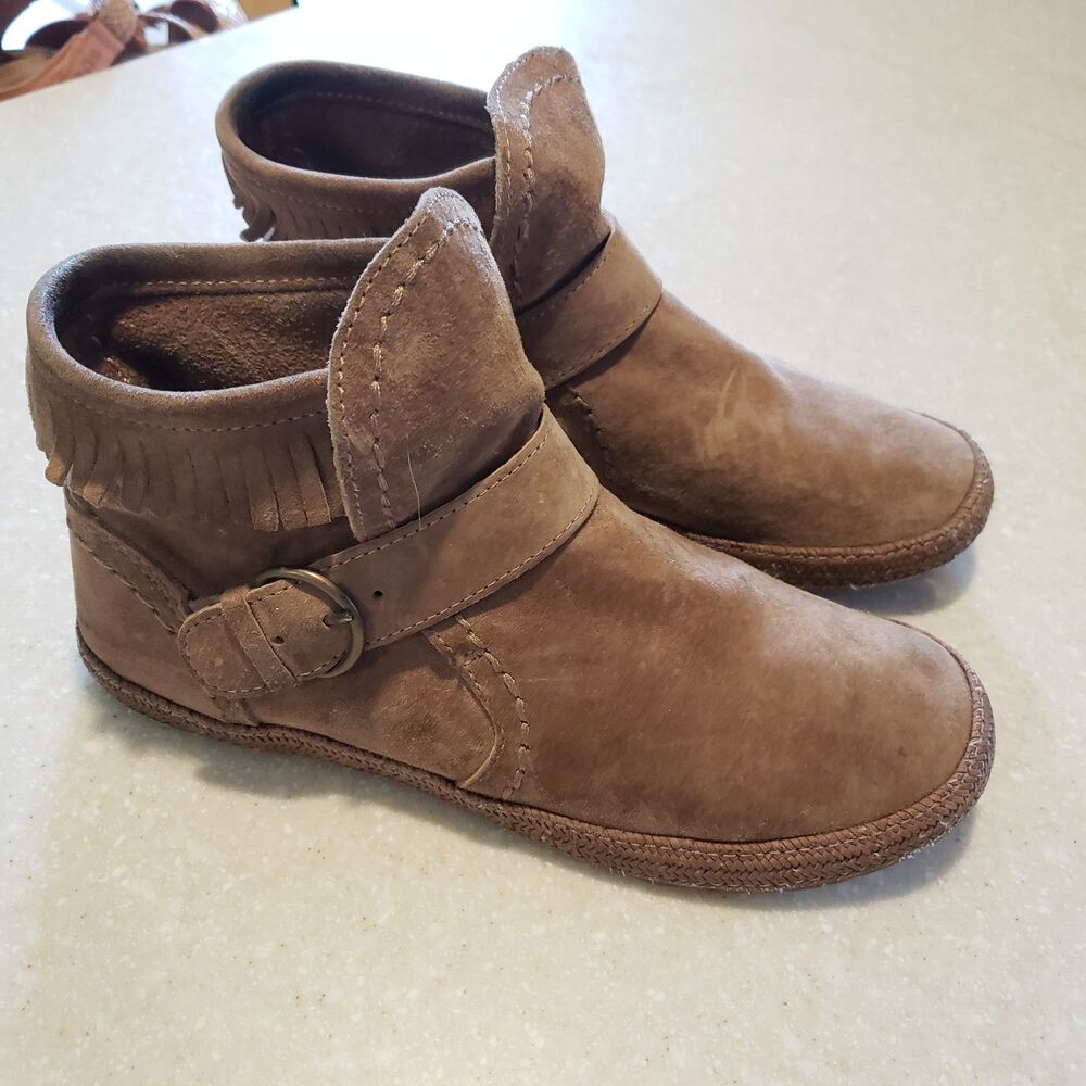 UGG Amely slip on moccasin loafers suede leather fringe tan size 6